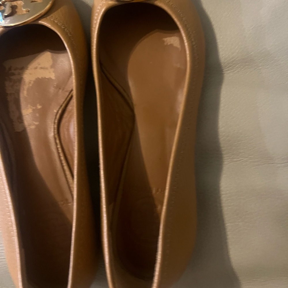 ❤️Tory Burch camel color flats worn 1 time. Size 4. - Picture 5 of 7